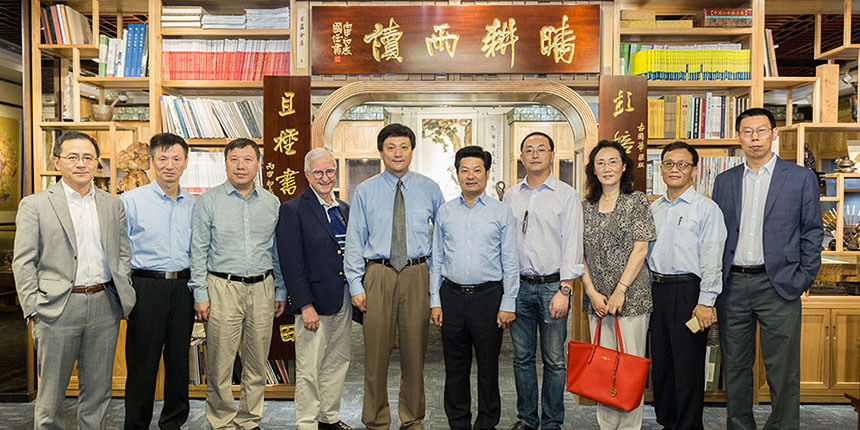 美國(guó)哈佛大學(xué)醫(yī)學(xué)院專家一行到訪寶鷹集團(tuán)