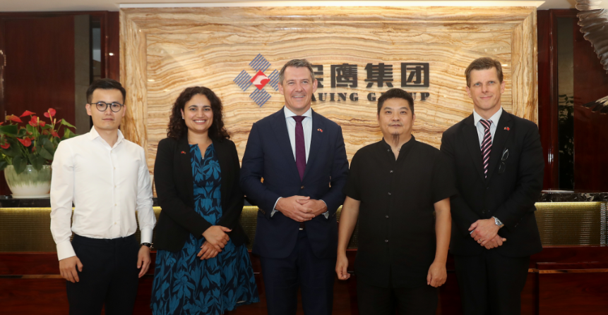 澳大利亞北領地洲政府省長邁克爾·剛納一行訪問寶鷹集團