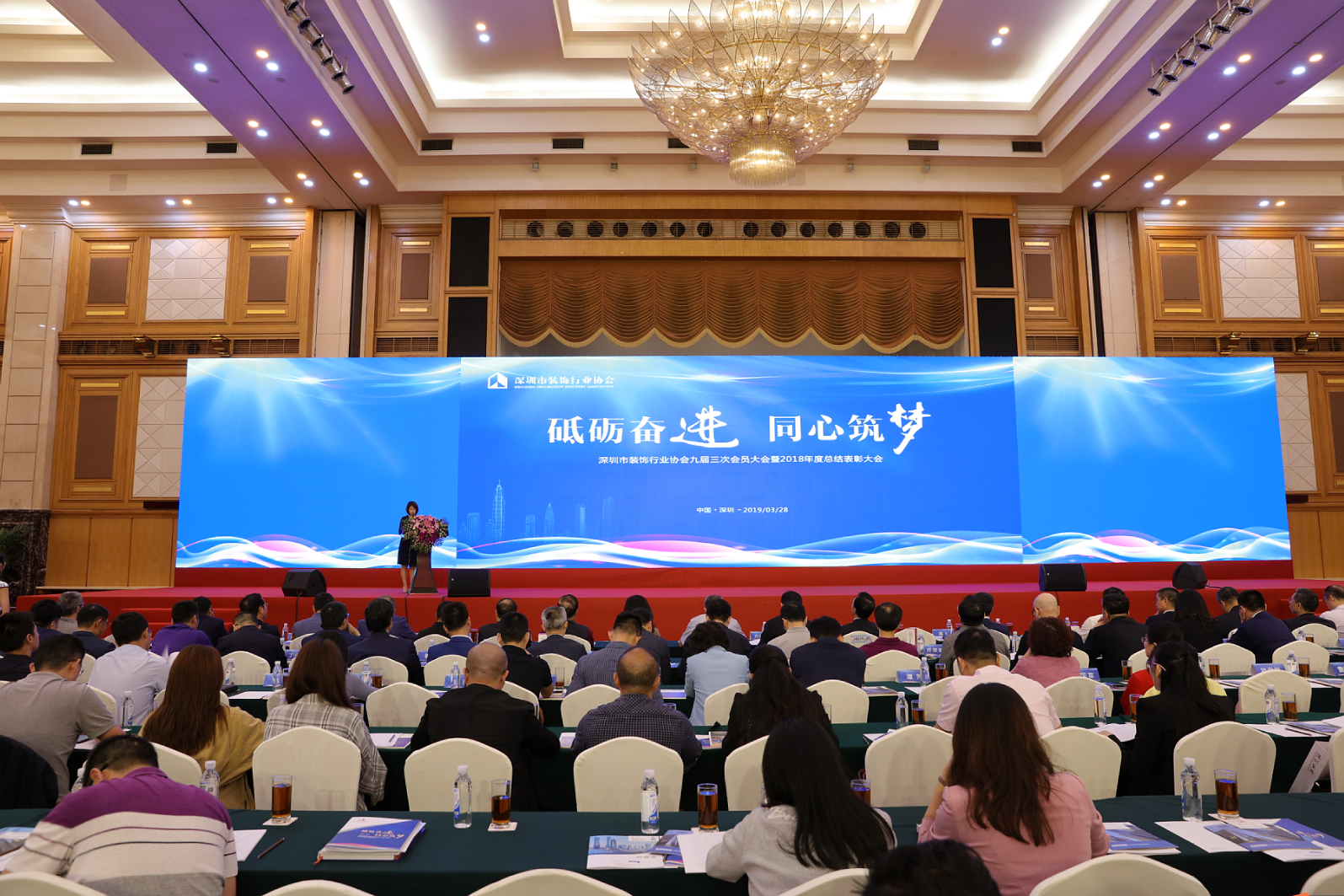 寶鷹集團匠人何友幸榮膺2018年度深圳裝飾行業“十大明星工匠”