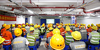 筑牢安全防線 提高防范意識丨深圳市建筑裝飾行業(yè)工傷保險預(yù)防培訓(xùn)會在寶鷹項目一線舉行
